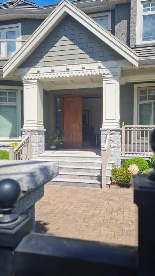 Airnest Apartment Vancouver Homestay